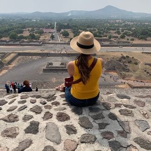 Meet your Posher, Pilar